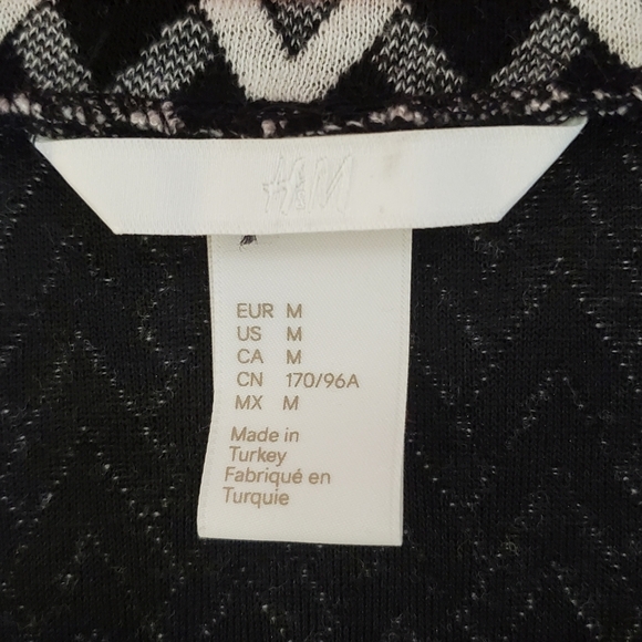 H&M Women's Black and White Chevron Herringbone Top - Picture 5 of 5